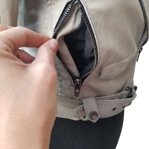 Blank Nyc GIRL’S Gray Full Zip Belted Faux Leather Moto Jacket Size Large - Picture 4 of 16
